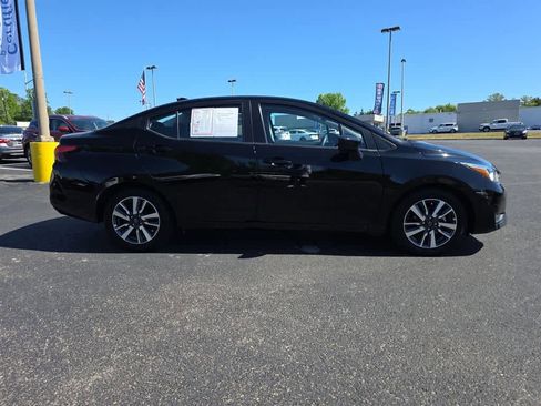 Used 2023 Nissan Versa SV FWD image 2