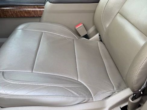 Used 2017 Chevrolet Suburban Premier RWD image 3