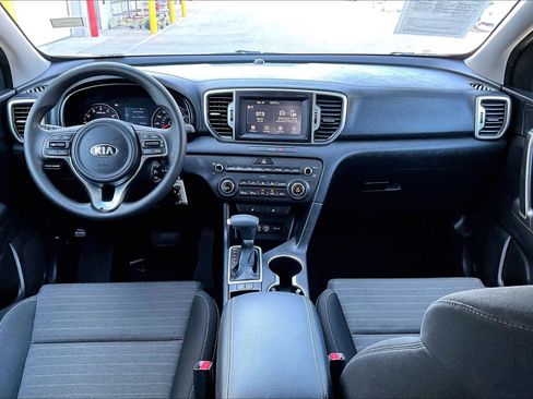 Used 2018 Kia Sportage LX w/ LX Technology Package image 15