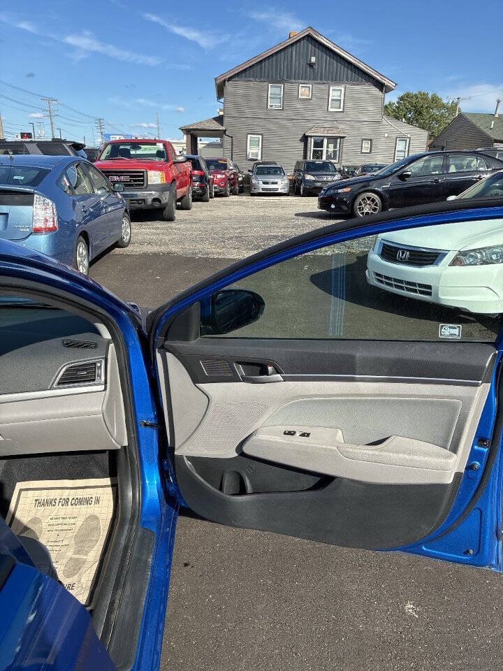 Used 2017 Hyundai Elantra SE FWD image 12