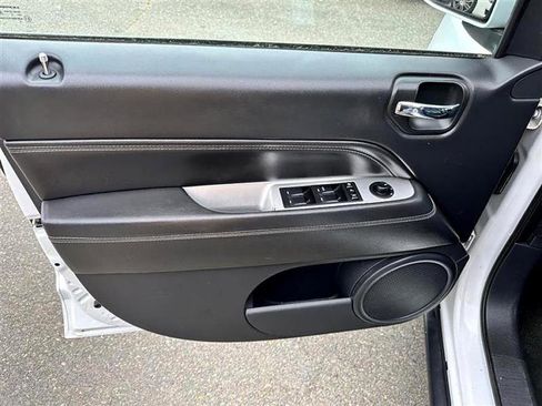 Used 2017 Jeep Compass High Altitude image 13