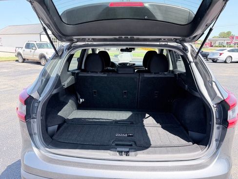 Used 2020 Nissan Rogue Sport SV FWD image 9