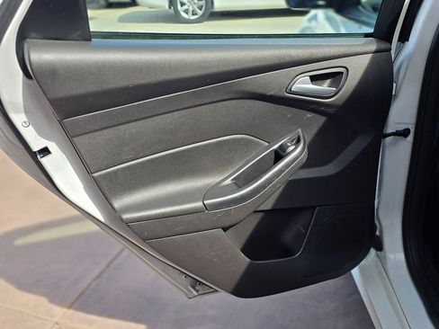 Used 2016 Ford Focus SE w/ SE Sport Package image 27