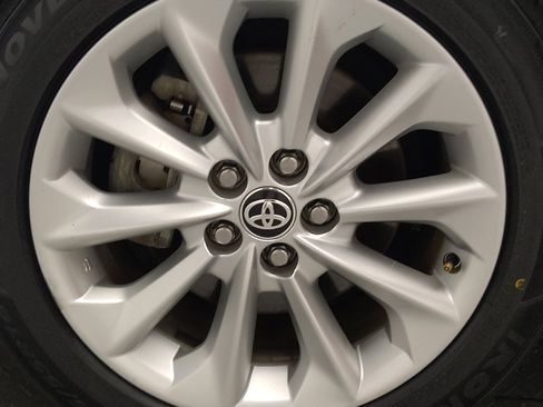 Used 2021 Toyota Corolla LE w/ LE Convenience Package FWD image 31