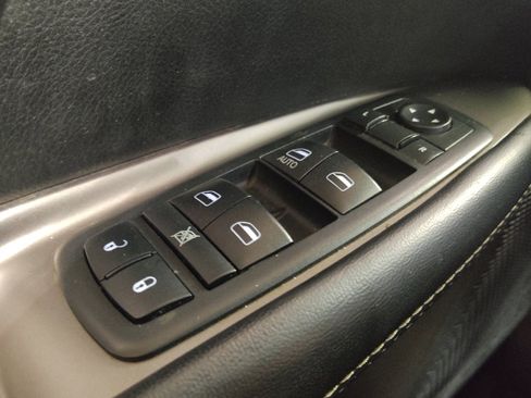 Used 2019 Dodge Journey Crossroad w/ Family Entertainment Group FWD image 27