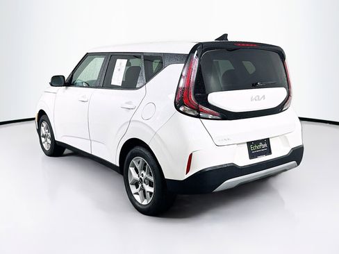 Used 2025 Kia Soul LX w/ LX Technology Package FWD image 5