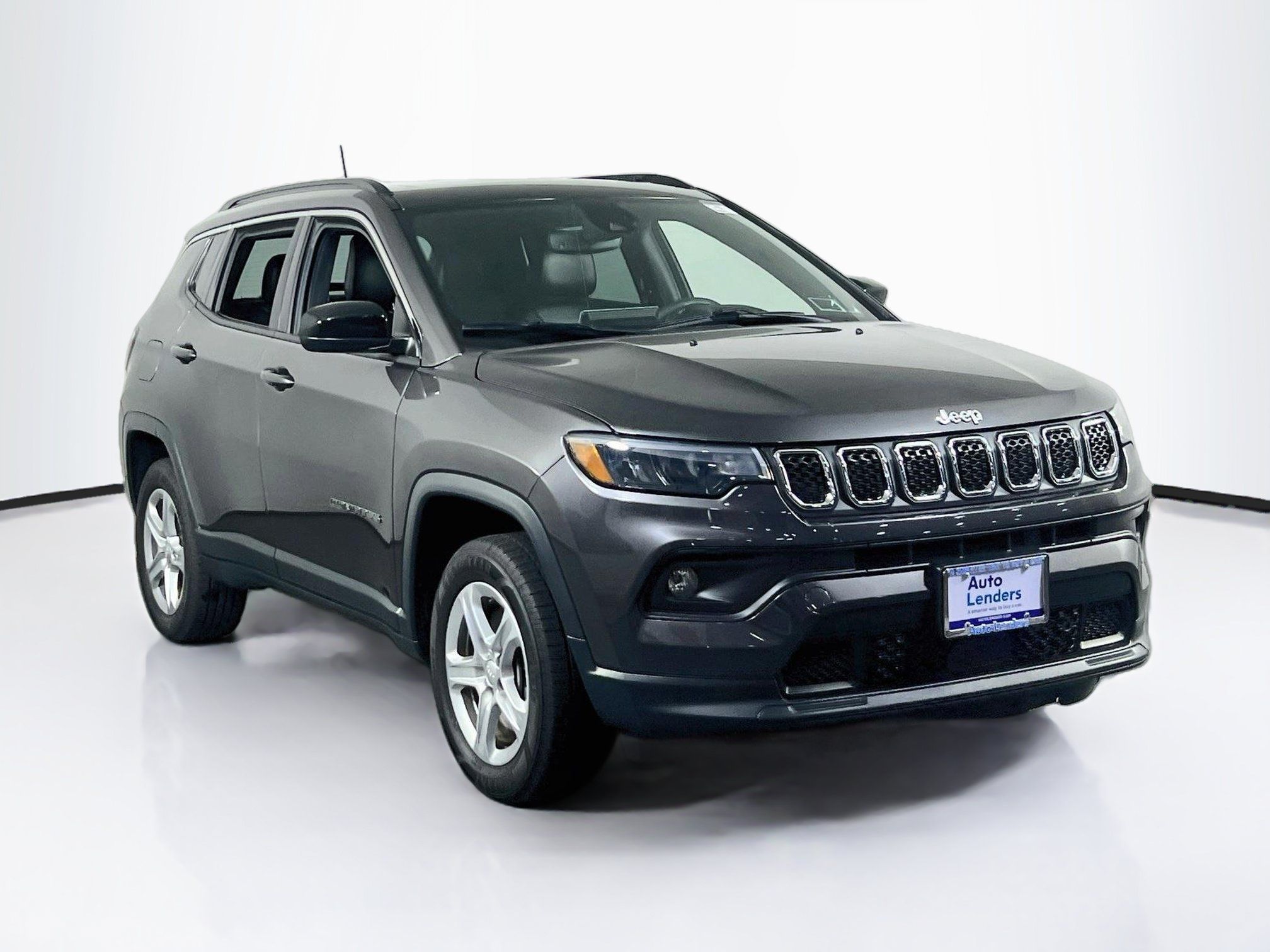 Used 2023 Jeep Compass Latitude w/ Sun and Sound Group AWD/4WD image 3