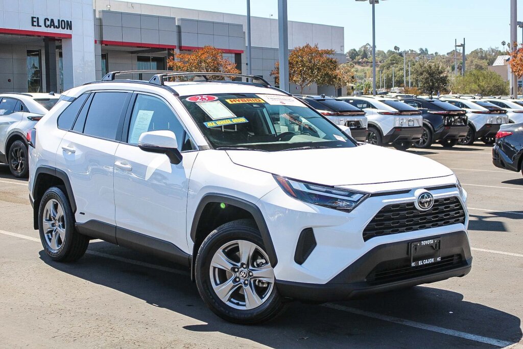 Certified 2025 Toyota RAV4 XLE AWD/4WD image 1