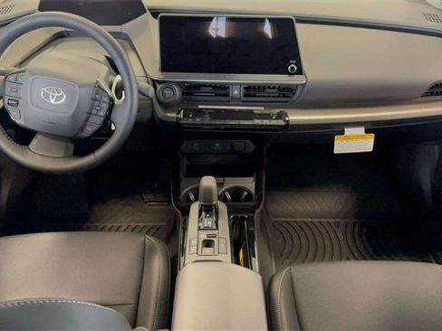 Used 2025 Toyota Prius XLE image 11