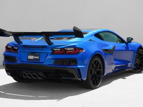 Used 2026 Chevrolet Corvette ZR1 w/ ZR1 Carbon Fiber Aero Package RWD image 3