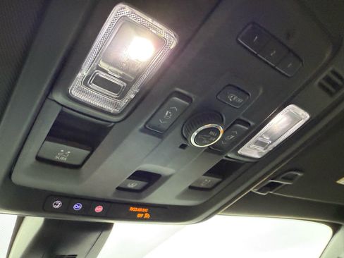 Used 2022 Chevrolet Suburban Z71 w/ Z71 Off-Road Package image 26