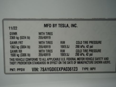 Used 2023 Tesla Model Y Long Range AWD/4WD image 31