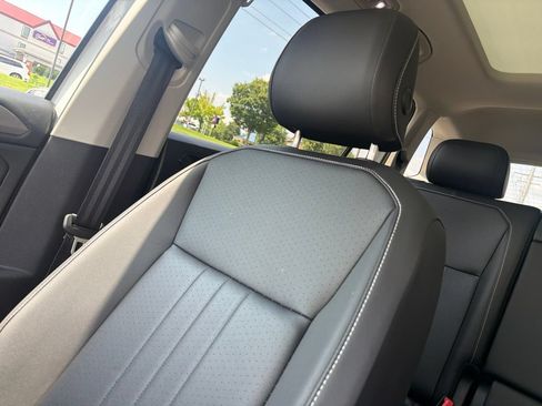 Certified 2023 Volkswagen Tiguan SE w/ Panoramic Sunroof Package FWD image 26