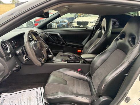 Used 2013 Nissan GT-R Premium image 42