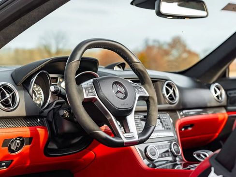 Used 2015 Mercedes-Benz SL 63 AMG image 34