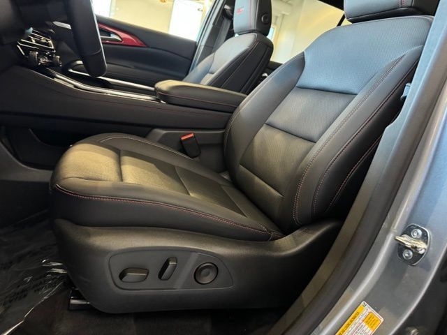 Certified 2025 Chevrolet Traverse Z71 w/ Driver Confidence Package AWD/4WD image 6