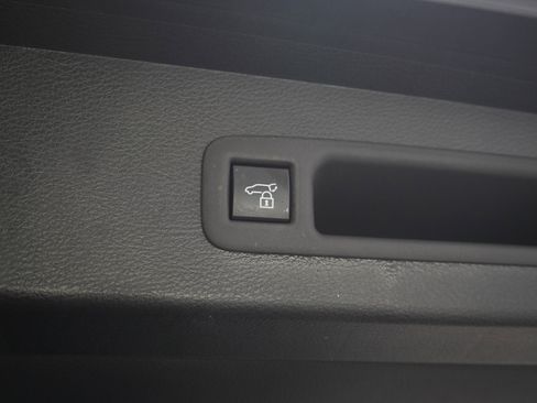 Used 2026 Toyota Sienna Platinum AWD/4WD image 22