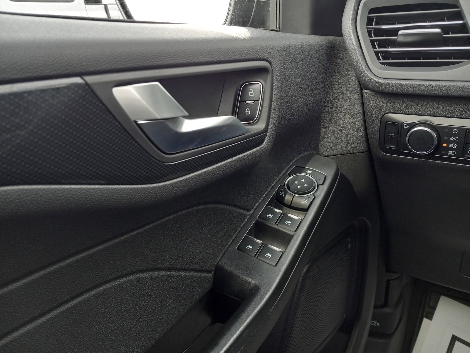 Used 2024 Ford Escape ST-Line w/ Cold Weather Package FWD image 27