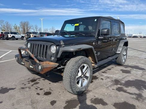 Used 2017 Jeep Wrangler Unlimited Sahara w/ Connectivity Group image 10