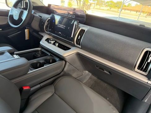 New 2025 Ford Expedition Max Active image 12