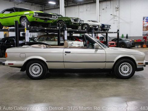 Used 1989 BMW 325i Convertible RWD image 9
