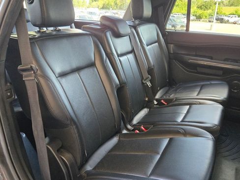 Used 2019 Ford Expedition XLT w/ Equipment Group 202A RWD image 20