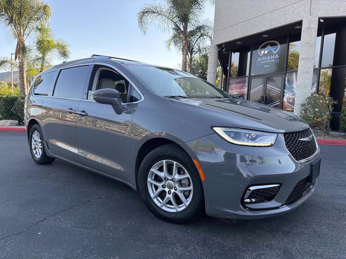 Used 2021 Chrysler Pacifica Touring-L FWD image 14
