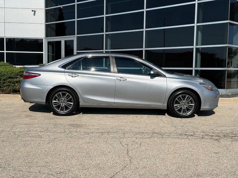 Used 2017 Toyota Camry SE FWD image 2