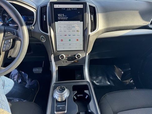 Used 2021 Ford Edge SE image 16