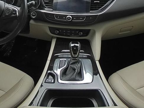 Used 2018 Buick Regal Essence w/ Driver Confidence Package #1 AWD/4WD image 32