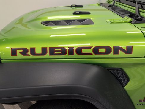 Used 2025 Jeep Gladiator Rubicon w/ Convenience Group image 5