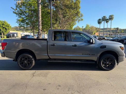 Used 2018 Nissan Titan SV w/ SV Convenience Package image 17