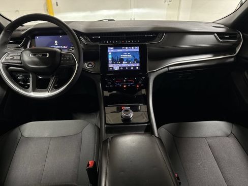 Used 2024 Jeep Grand Cherokee Laredo w/ Luxury Tech Group I AWD/4WD image 10