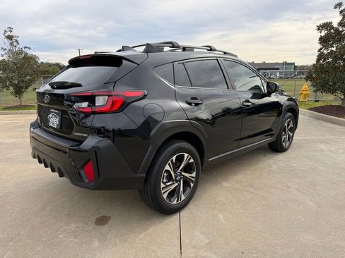 Used 2024 Subaru Crosstrek 2.0i Premium image 5