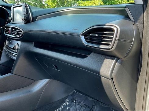 Used 2019 Hyundai Santa Fe SEL image 16