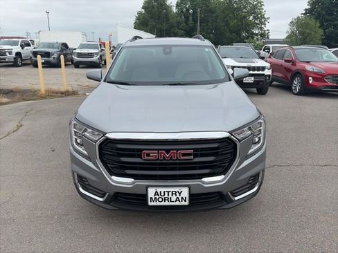 Used 2024 GMC Terrain SLE w/ Driver Convenience Package FWD image 9