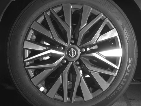 Used 2025 Nissan Altima 2.5 SV FWD image 12