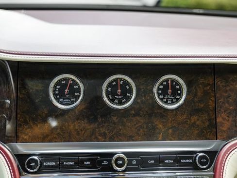 Used 2022 Bentley Flying Spur V8 AWD/4WD image 34