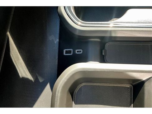 Used 2024 GMC Sierra 2500 AT4 image 25