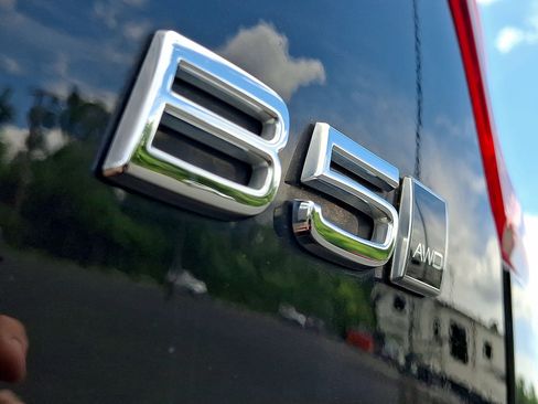 Used 2024 Volvo XC40 B5 Core AWD/4WD image 23