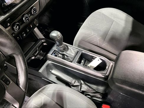 Used 2018 Toyota Tacoma TRD Sport w/ Technology Package image 16