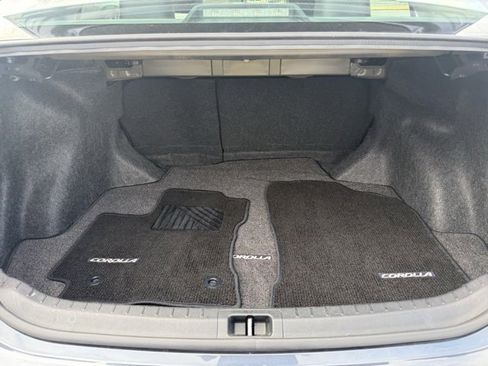 Used 2017 Toyota Corolla SE image 19