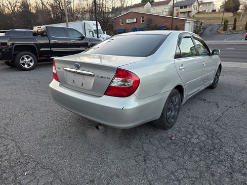 Used 2004 Toyota Camry XLE image 5
