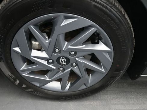 Used 2024 Hyundai Elantra SEL image 27