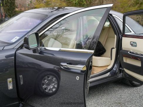 Used 2011 Rolls-Royce Ghost image 33