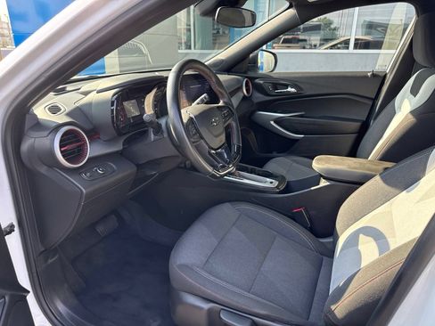 Used 2024 Chevrolet Trax RS FWD image 17