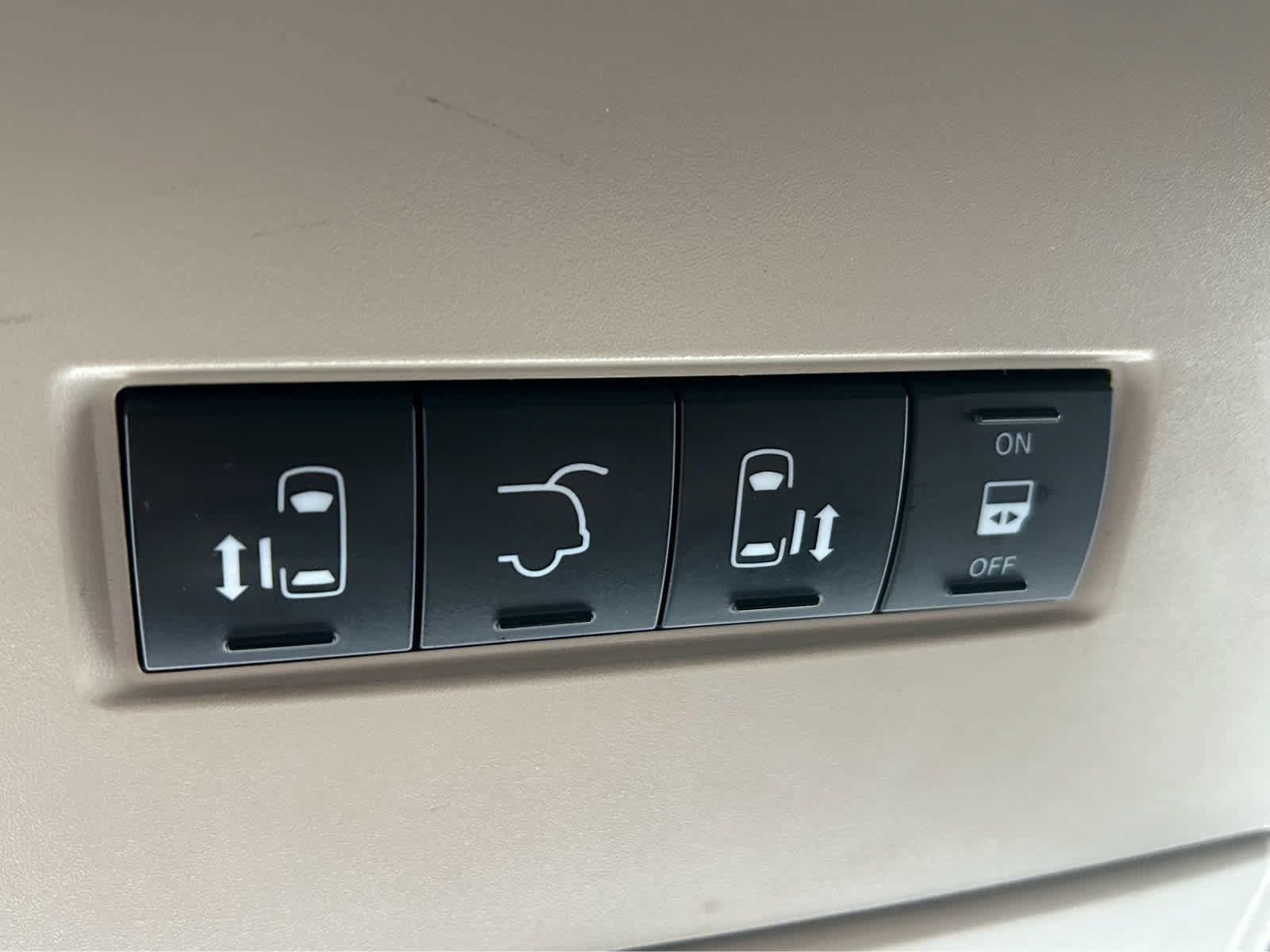 Used 2014 Dodge Grand Caravan SXT w/ UConnect Hands-Free Group FWD image 33