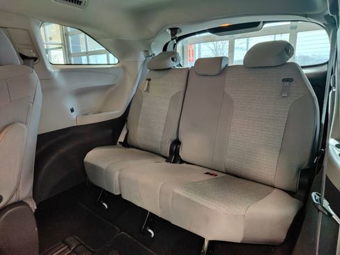 Used 2021 Toyota Sienna LE image 14