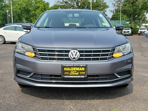 Used 2017 Volkswagen Passat 1.8T SE FWD image 3