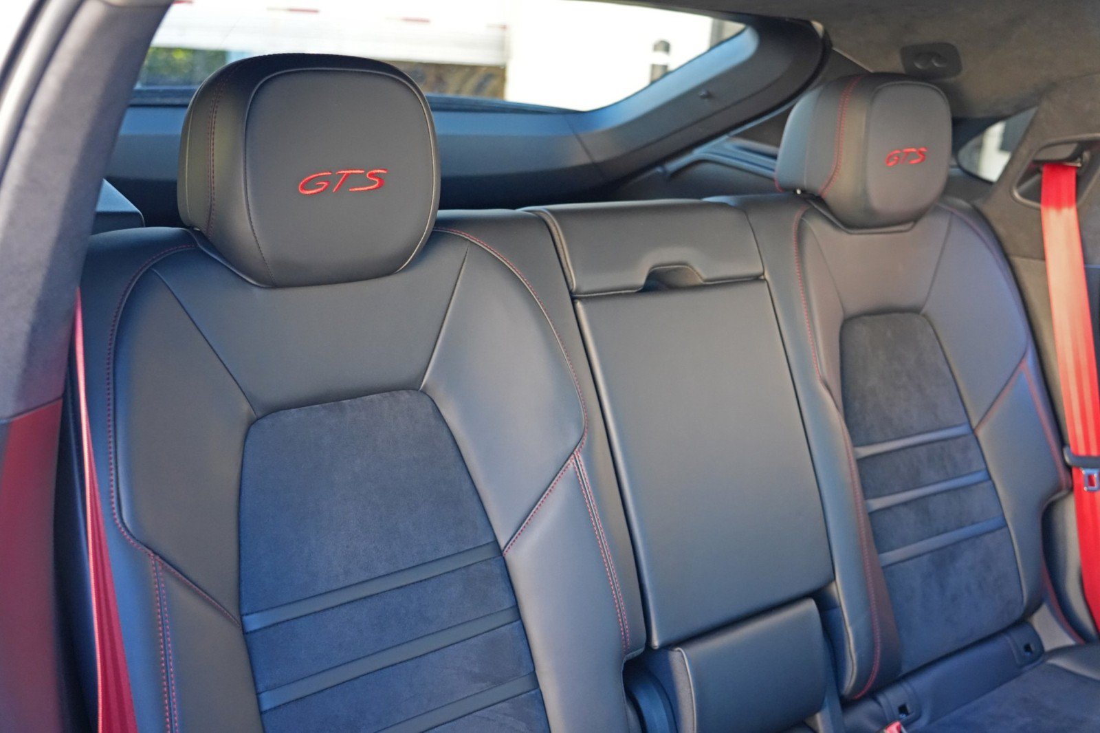 Used 2022 Porsche Cayenne GTS w/ Towing Package w/o Tow Ball AWD/4WD image 42